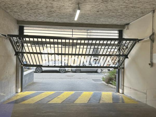 Location Parking 32.3 m² - 33 RUE DU 11 NOVEMBRE Vienne 38200