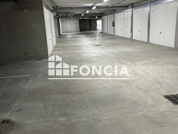 Location Parking 32.3 m² - 33 RUE DU 11 NOVEMBRE Vienne 38200