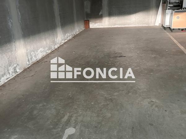 Location Parking 32.3 m² - 33 RUE DU 11 NOVEMBRE Vienne 38200