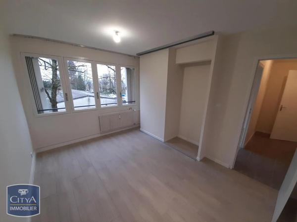 Appartement à louer 4 pièces 95m² Sedan (08200)