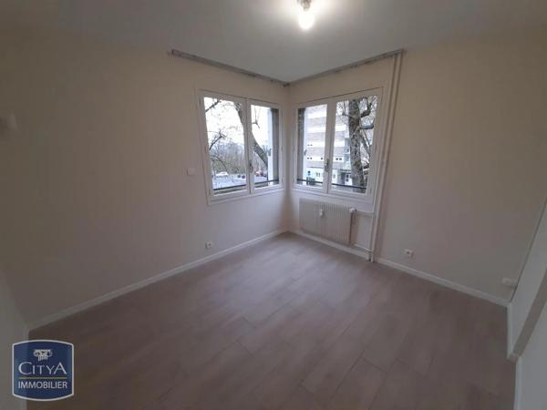 Appartement à louer 4 pièces 95m² Sedan (08200)
