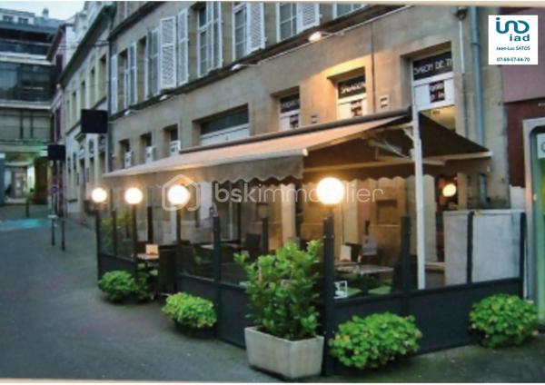 À Vendre – Fonds de Commerce de Restauration Rapide – Saint-Avold
Très belle opportunité d'acquisition d'un fonds de commerce de restauration rapide idéalement situé en plein centre-ville de Saint-Avold, sur une agréable petite place bénéficiant d'un environnement commerçant et d'un passage régulier.
L'établissement est exploité avec succès depuis 2012 et bénéficie d'une clientèle fidèle ainsi que d'une excellente notoriété locale.
Caractéristiques principales :
Activité de restauration rapide.
Bail commercial 3/6/9 en cours, depuis  2 années.
Loyer attractif : 1 700 € HT par mois.
Terrasse extérieure offrant un réel potentiel de développement de l'activité.
Salle intérieure avec places assises.
Emplacement stratégique en centre-ville.
Matériel et agencement permettant une reprise rapide de l'exploitation.
Accompagnement possible du repreneur afin d'assurer une transition sereine et une prise en main optimale de l'activité.
Cette affaire conviendra parfaitement à un professionnel souhaitant développer une activité existante ou à un entrepreneur désirant s'installer dans un commerce clé en main bénéficiant d'un fort potentiel de croissance.
Pour tout renseignement complémentaire ou organiser une visite, n'hésitez pas à nous contacter.