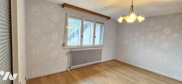 Maison avec grande dépendance et grand terrain