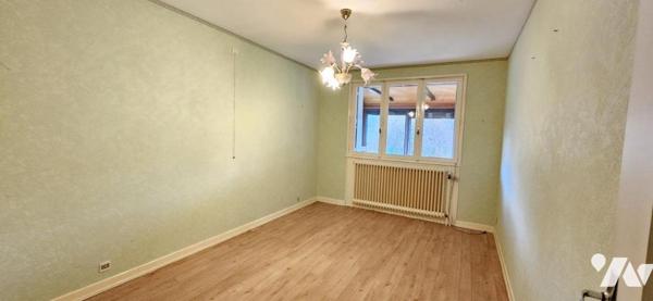 Maison avec grande dépendance et grand terrain