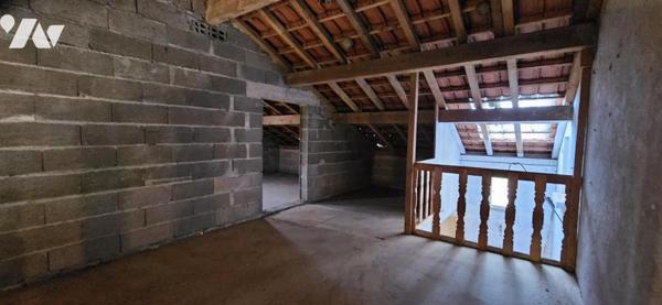 Maison avec grande dépendance et grand terrain