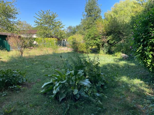 Terrain à bâtir dans un cadre privilégié verdoyant avec ruisseau