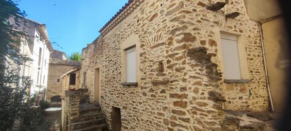 Faugères, 180M2 hab., cour, terrasse, beau potentiel