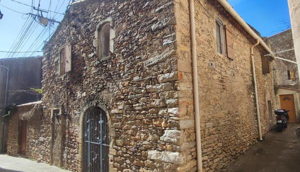 Faugères, 180M2 hab., cour, terrasse, beau potentiel