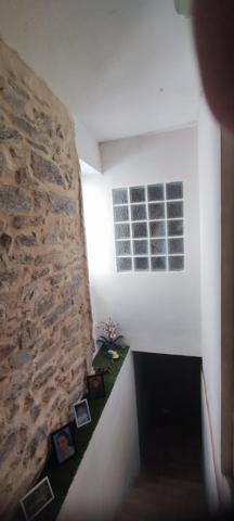 Faugères, 180M2 hab., cour, terrasse, beau potentiel