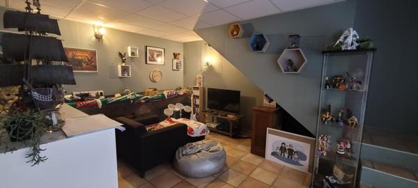 Faugères, 180M2 hab., cour, terrasse, beau potentiel
