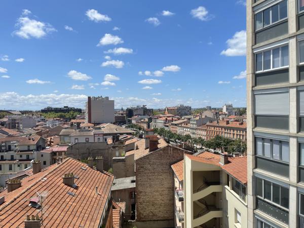 Bureau
         4 pièces
        - 57 m² Exclusivité 143 000 € *