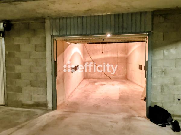 Parking
        
        - 18 m² Exclusivité 52 000 € *