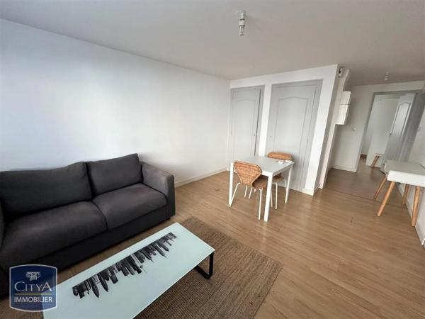 Appartement à louer 2 pièces 41.42m² Cholet (49300)