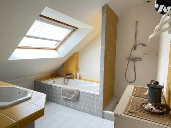 LARMOR-BADEN — Maison familiale lumineuse, au calme, entre bourg et plages