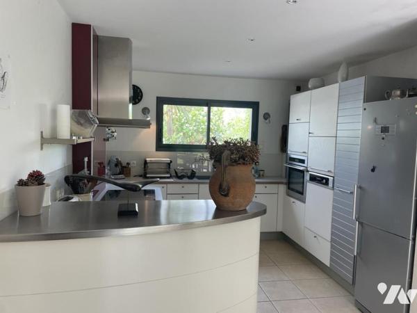 LARMOR-BADEN — Maison familiale lumineuse, au calme, entre bourg et plages