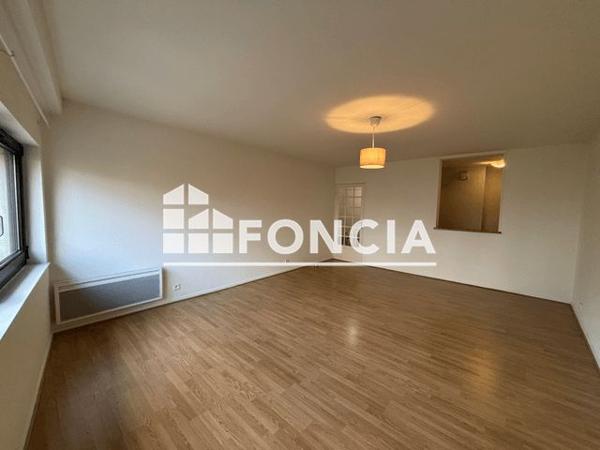 Location Appartement 2 pièces 50.4 m² - 55 PLACE DROUET D'ERLON Reims 51100