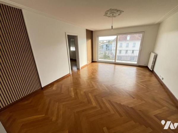 Appartement T5 (env. 145 m² habitables, entièrement rénové en 2023), situé en plein coeur du ce