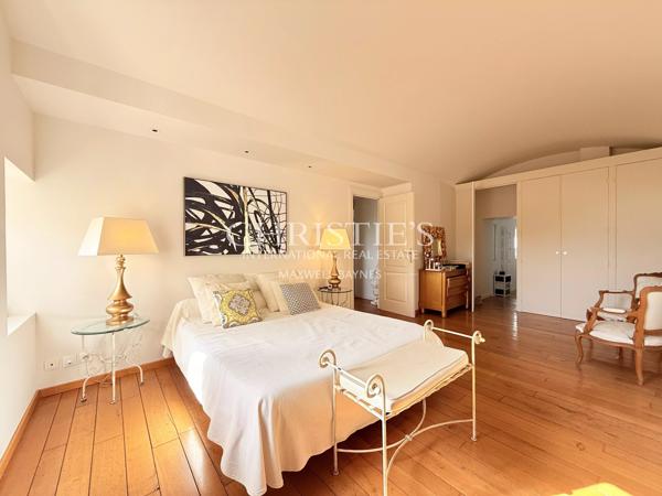 Maison avec piscine, terrasses en cascades et studio – Angoulême centre