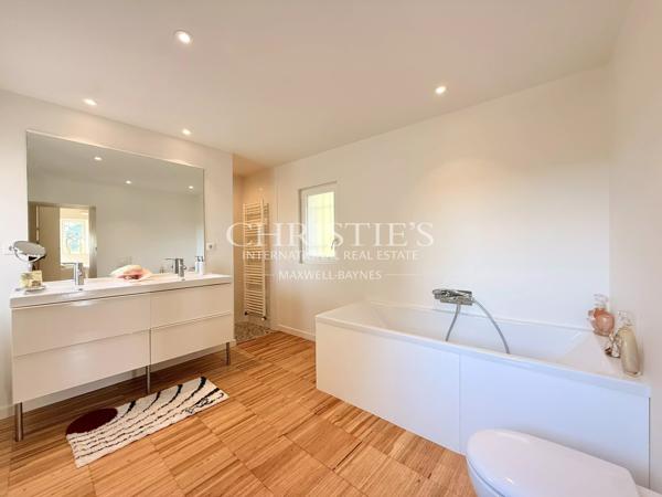 Maison avec piscine, terrasses en cascades et studio – Angoulême centre