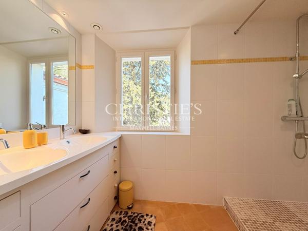 Maison avec piscine, terrasses en cascades et studio – Angoulême centre