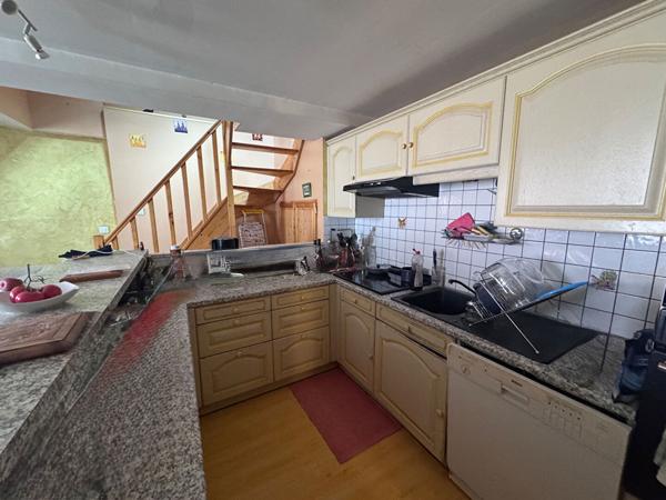 Maison de bourg, 2 chambres et cave  Les Martres De Veyre