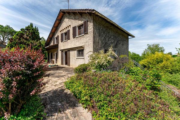 LIMONEST, grande maison de 270 m2 plus sous-sol à rénover sur un terrain de 3185 m2