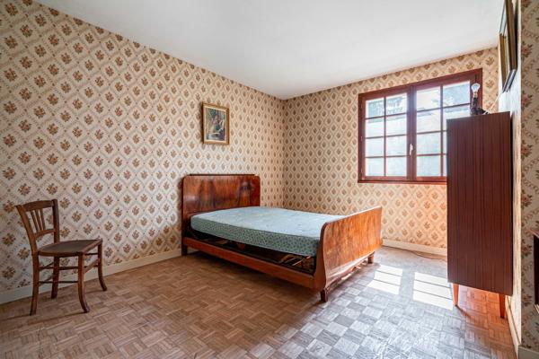 LIMONEST, grande maison de 270 m2 plus sous-sol à rénover sur un terrain de 3185 m2