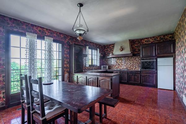 LIMONEST, grande maison de 270 m2 plus sous-sol à rénover sur un terrain de 3185 m2