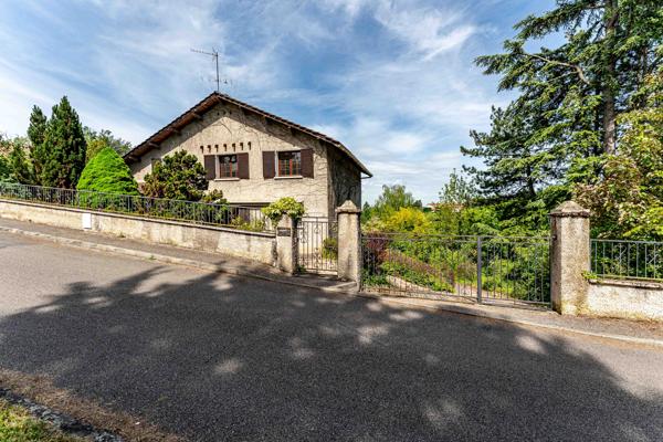 LIMONEST, grande maison de 270 m2 plus sous-sol à rénover sur un terrain de 3185 m2