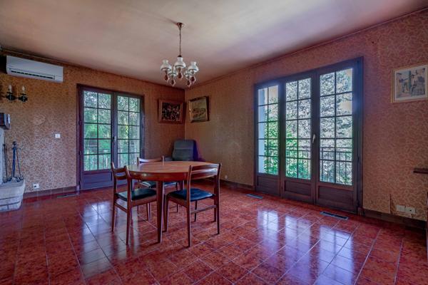 LIMONEST, grande maison de 270 m2 plus sous-sol à rénover sur un terrain de 3185 m2