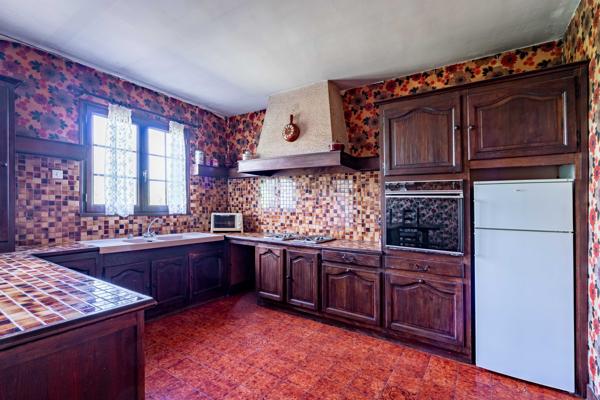LIMONEST, grande maison de 270 m2 plus sous-sol à rénover sur un terrain de 3185 m2