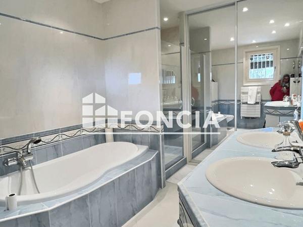 À vendre Maison 7 pièces 230 m² - Sainte-sigolène 43600