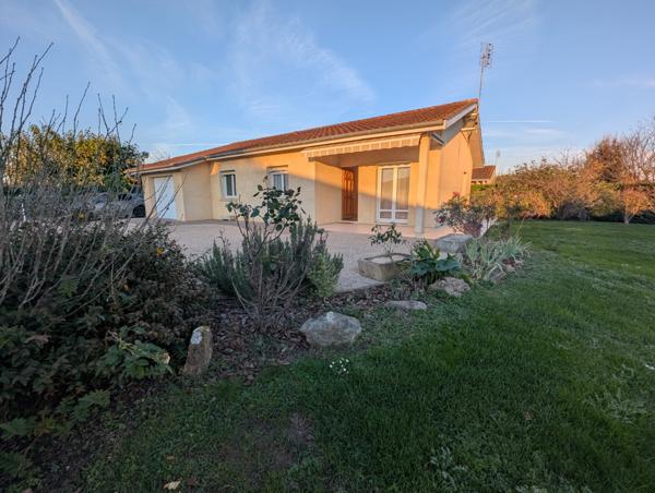 Replonges (01750) à vendre proche MÂCON ( AIN) ,maison de plain -pied de 97 M2 P4 gge sur terrain clos
