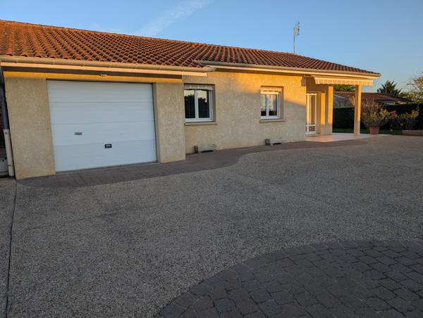 Replonges (01750) à vendre proche MÂCON ( AIN) ,maison de plain -pied de 97 M2 P4 gge sur terrain clos