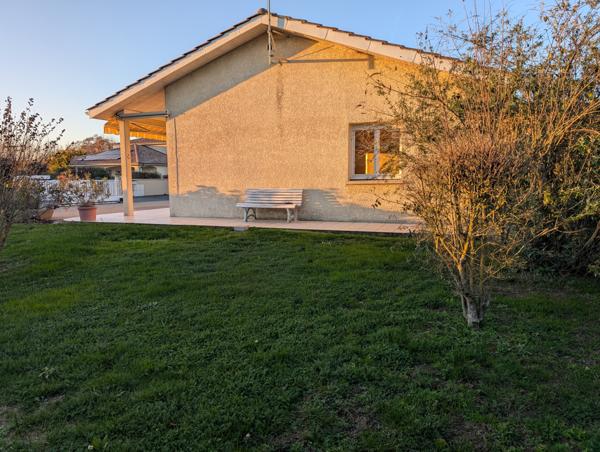 Replonges (01750) à vendre proche MÂCON ( AIN) ,maison de plain -pied de 97 M2 P4 gge sur terrain clos