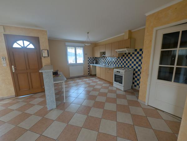 Replonges (01750) à vendre proche MÂCON ( AIN) ,maison de plain -pied de 97 M2 P4 gge sur terrain clos