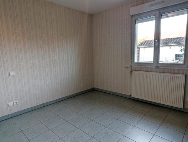 Replonges (01750) à vendre proche MÂCON ( AIN) ,maison de plain -pied de 97 M2 P4 gge sur terrain clos