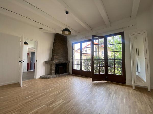 Maison en dépendance 2 pièces de 31 m² Loyer 1 600 €/mois charges comprises **  - Référence  15519