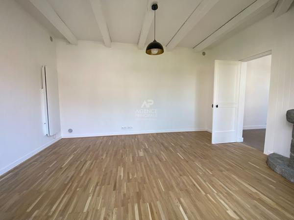 Maison en dépendance 2 pièces de 31 m² Loyer 1 600 €/mois charges comprises **  - Référence  15519