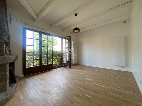 Maison en dépendance 2 pièces de 31 m² Loyer 1 600 €/mois charges comprises **  - Référence  15519