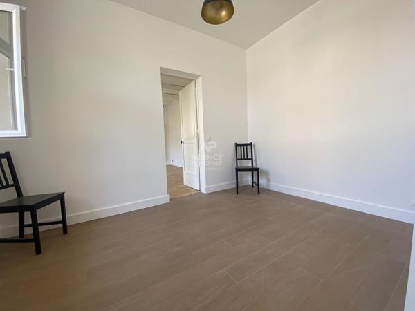 Maison en dépendance 2 pièces de 31 m² Loyer 1 600 €/mois charges comprises **  - Référence  15519