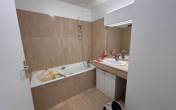 Appartement à louer    3 pièces • 80,80 m2 Paris 15