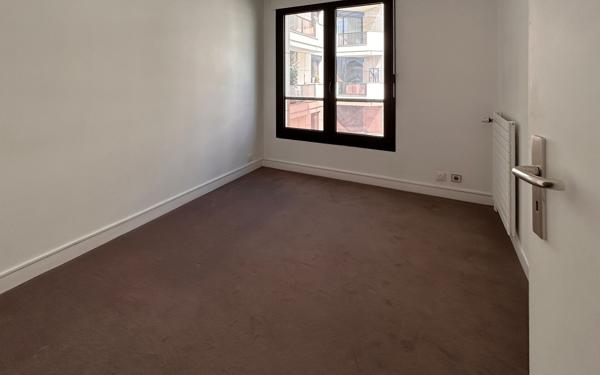 Appartement à louer    3 pièces • 80,80 m2 Paris 15