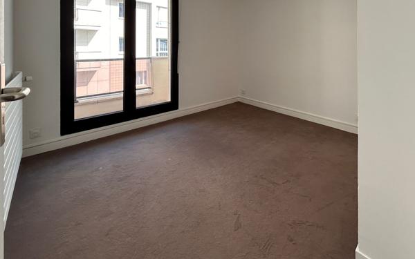 Appartement à louer    3 pièces • 80,80 m2 Paris 15