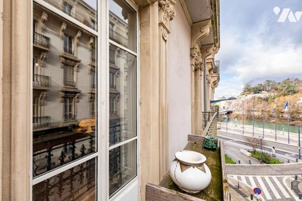 GRENOBLE: Place Hubert Dubedout/rue docteur MAZET