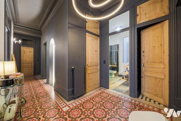 GRENOBLE: Place Hubert Dubedout/rue docteur MAZET