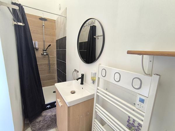 Maison de plain pied au calme proche des commodités à pied