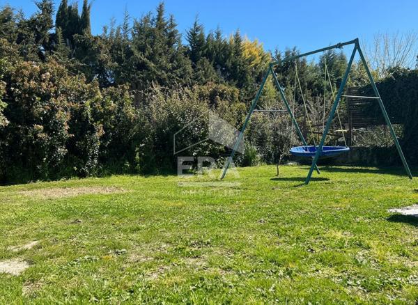 Maison de plain pied au calme proche des commodités à pied