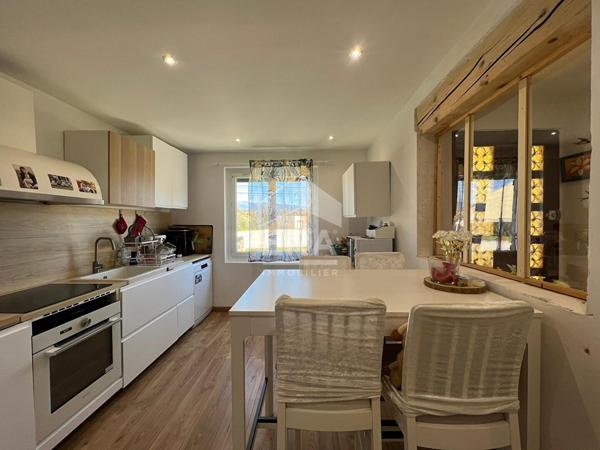 Maison de plain pied au calme proche des commodités à pied