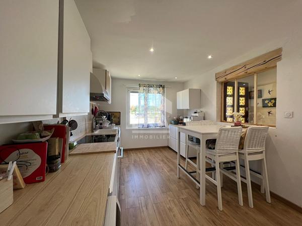 Maison de plain pied au calme proche des commodités à pied